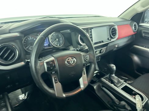 Used 2022 Toyota Tacoma SR5 w/ Technology Package RWD image 23