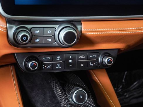 Used 2019 Ferrari Portofino RWD image 32