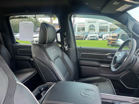 Used 2025 RAM 1500 Laramie w/ Sport Appearance Package AWD/4WD image 17