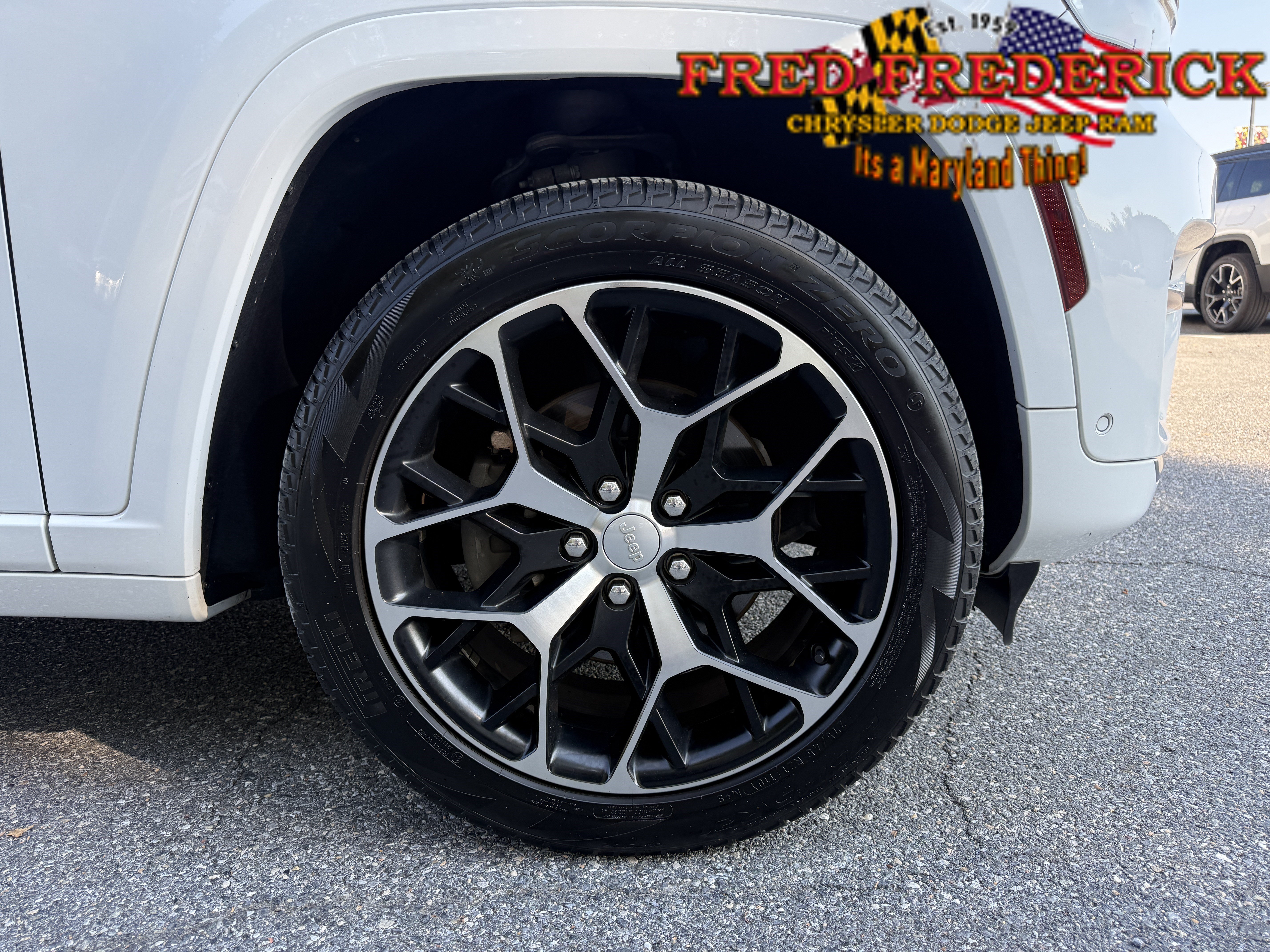 Used 2022 Jeep Grand Cherokee Summit AWD/4WD image 9