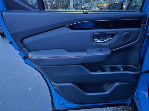 Certified 2025 Honda Pilot TrailSport image 8