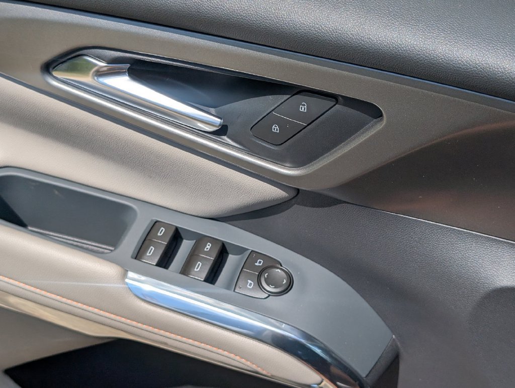 New 2027 Chevrolet Traverse LT FWD image 16