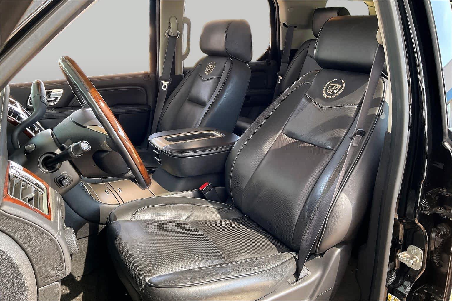 Used 2013 Cadillac Escalade Platinum AWD/4WD image 9
