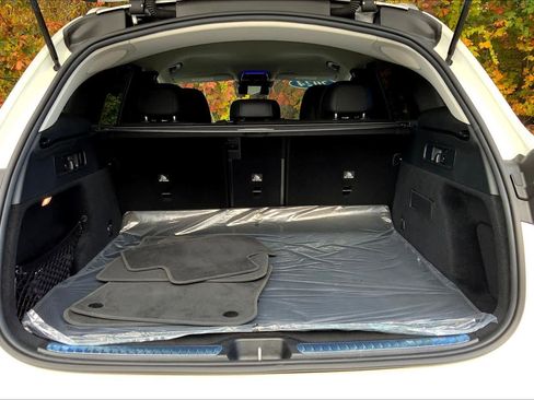 Used 2024 Mercedes-Benz GLC 300 4MATIC w/ Driver Assistance Package image 33