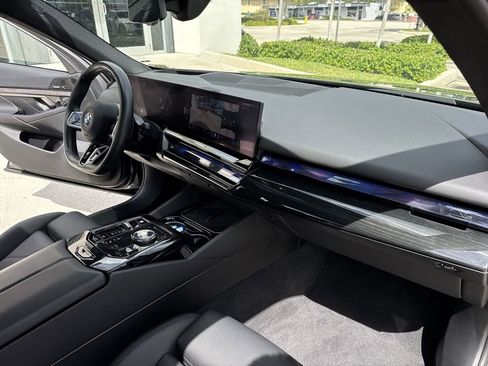 Used 2025 BMW 540i xDrive image 33