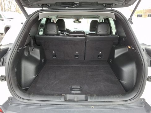 Used 2019 Jeep Cherokee Trailhawk image 30