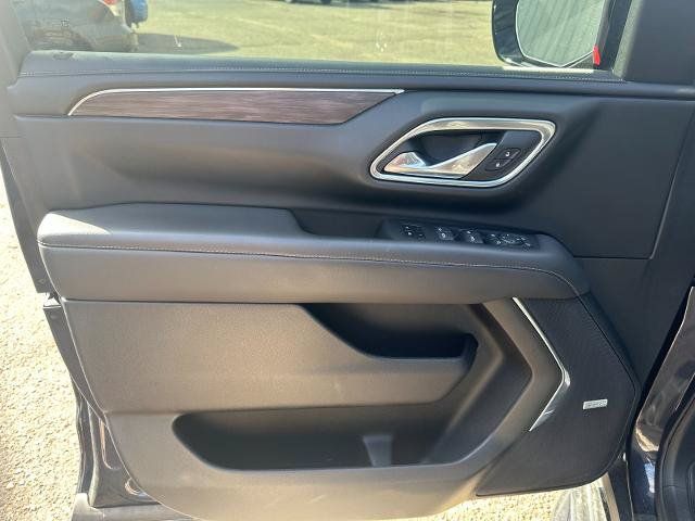 Used 2023 Chevrolet Suburban LT w/ Luxury Package AWD/4WD image 32