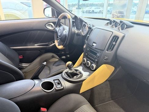 Used 2019 Nissan 370Z w/ Sport Package image 13