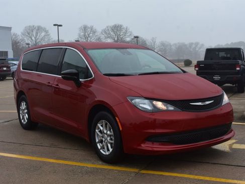 New 2026 Chrysler Voyager LX image 3