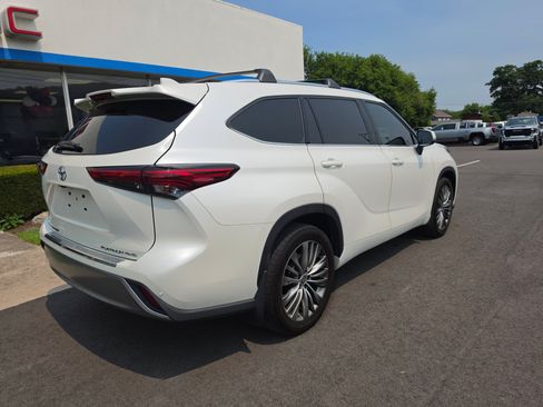 Used 2021 Toyota Highlander Platinum AWD/4WD image 3
