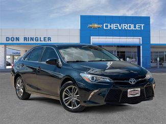 Used 2017 Toyota Camry SE image 1