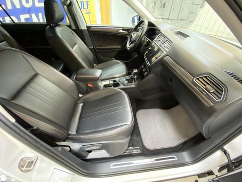Used 2024 Volkswagen Tiguan SE image 23
