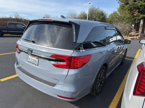 Used 2023 Honda Odyssey Elite image 4
