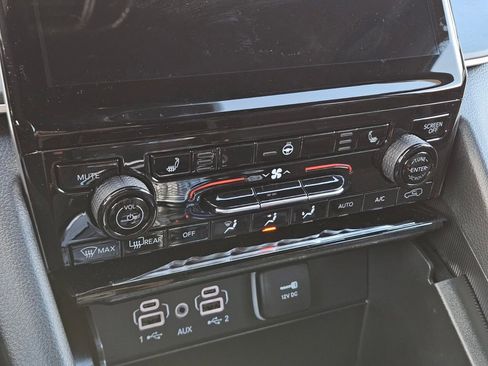 New 2025 Jeep Grand Cherokee Limited w/ Black Appearance Package image 21