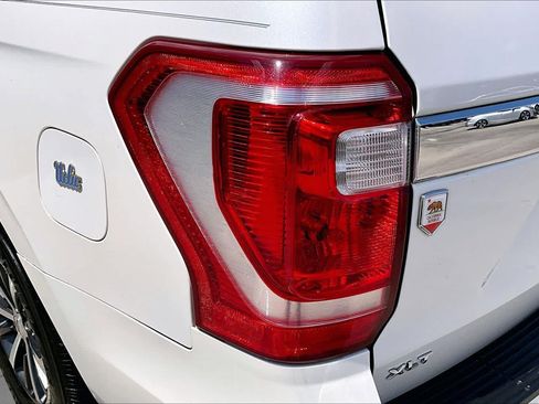Used 2018 Ford Expedition XLT w/ Equipment Group 202A RWD image 29