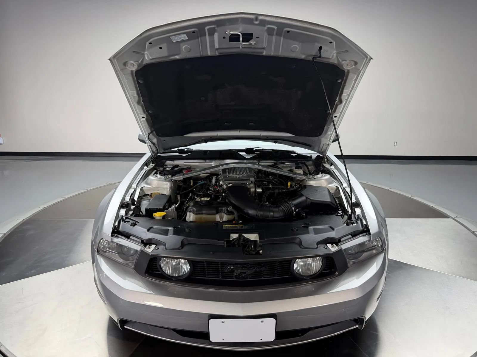 Used 2010 Ford Mustang GT RWD image 10