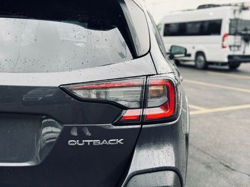 Used 2023 Subaru Outback Limited image 9