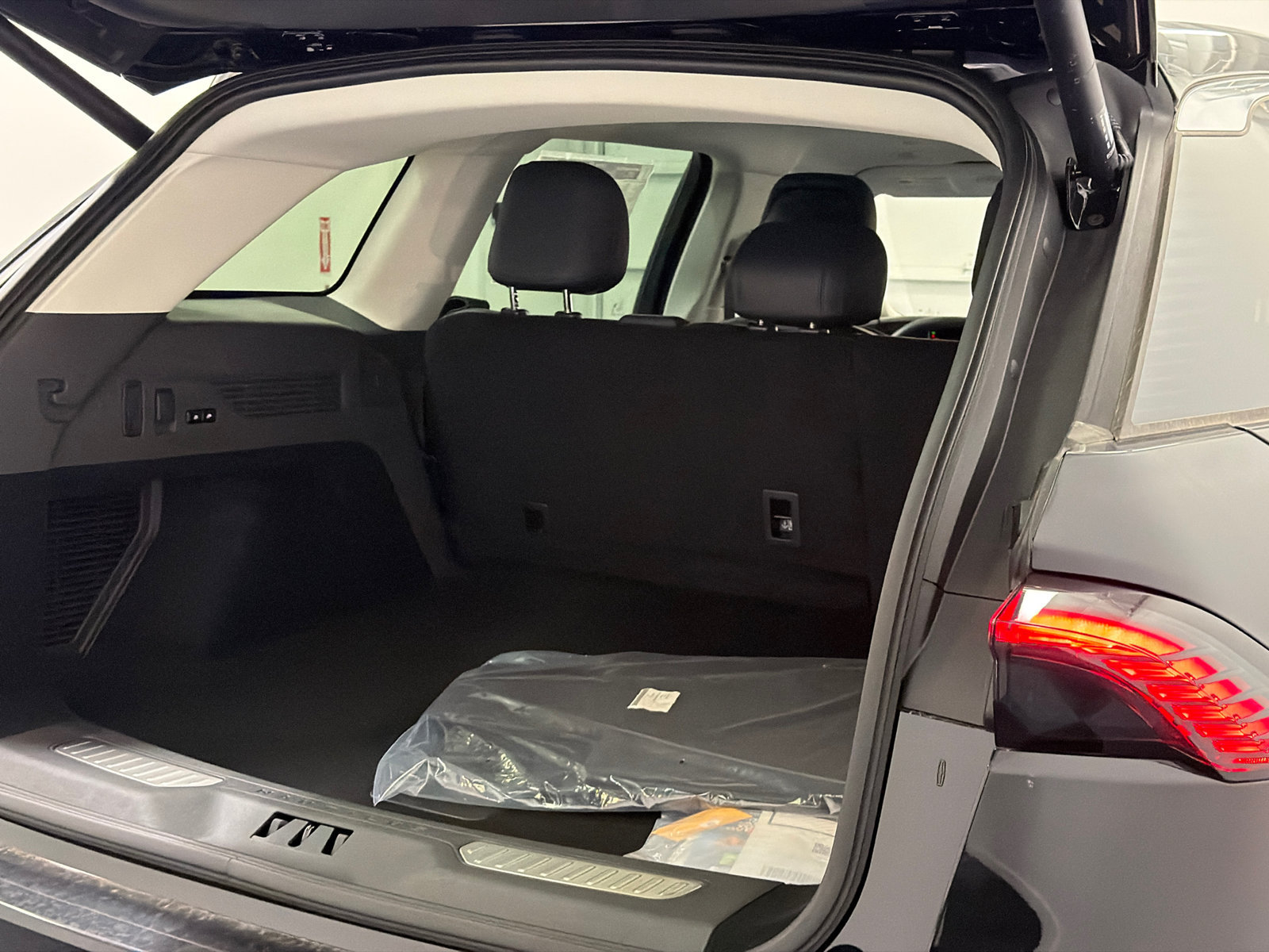 New 2026 Lincoln Nautilus Premier AWD/4WD image 8