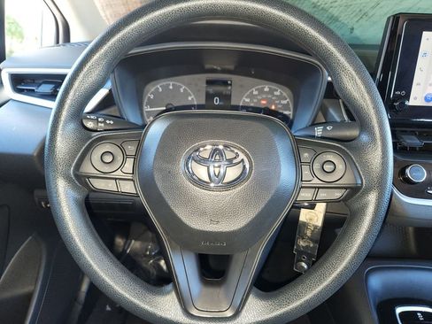 Used 2025 Toyota Corolla LE image 22