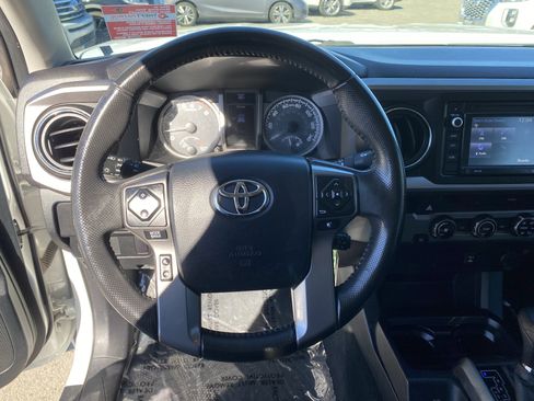 Used 2017 Toyota Tacoma TRD Sport RWD image 11