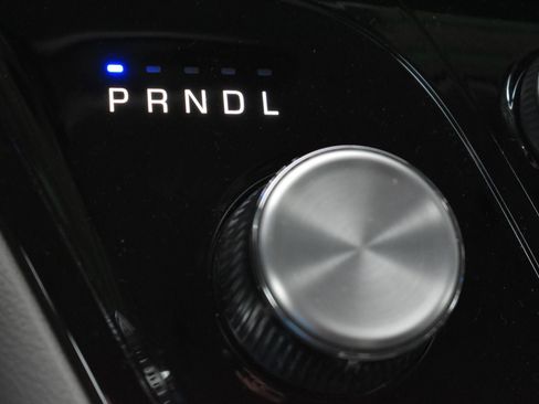 Used 2024 Chrysler Pacifica Touring-L FWD image 30