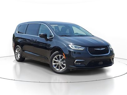 Used 2023 Chrysler Pacifica Touring-L