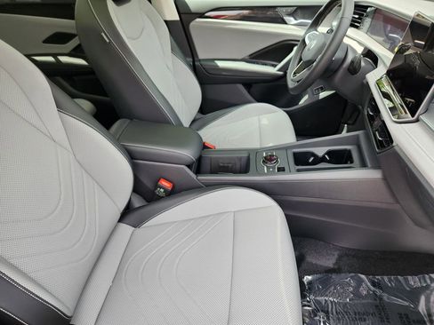 New 2026 Volkswagen Tiguan SE AWD/4WD image 5