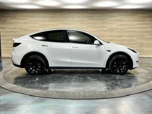 Used 2023 Tesla Model Y Long Range AWD/4WD image 22
