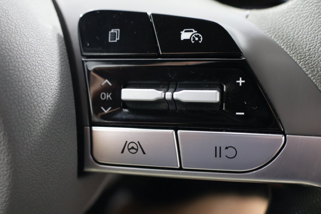 Used 2024 Hyundai Elantra SEL FWD image 12