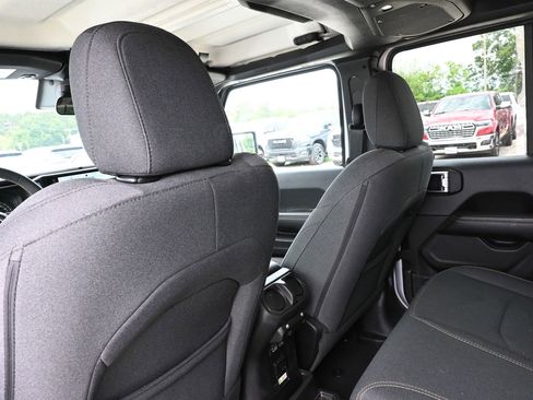 Used 2024 Jeep Wrangler Unlimited Sahara AWD/4WD image 21