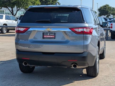 Used 2021 Chevrolet Traverse LS FWD image 4