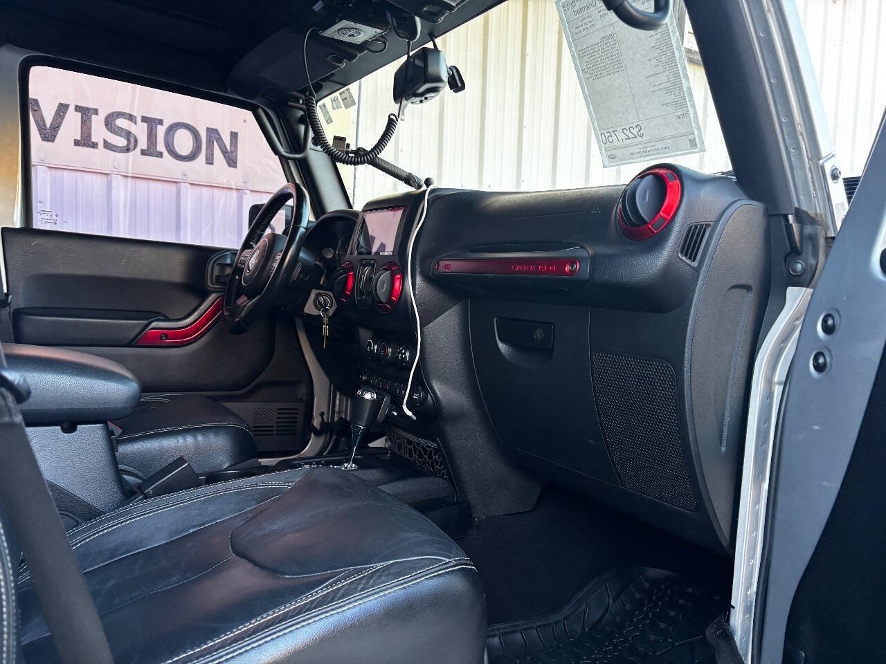 Used 2015 Jeep Wrangler Unlimited Rubicon w/ Connectivity Group AWD/4WD image 21