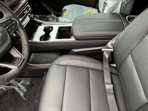 New 2026 Chevrolet Traverse Z71 w/ Enhanced Driving Package image 14