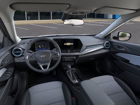 New 2026 Chevrolet Trax LT w/ LT Convenience Package FWD image 15