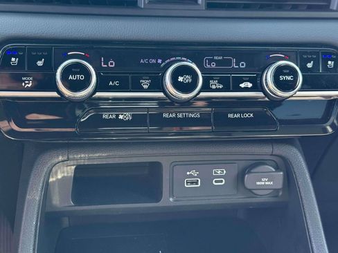 Used 2025 Honda Pilot Black Edition image 32