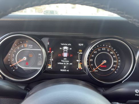 Used 2022 Jeep Gladiator Sport AWD/4WD image 17