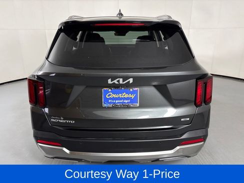 Used 2025 Kia Sorento EX AWD/4WD image 9