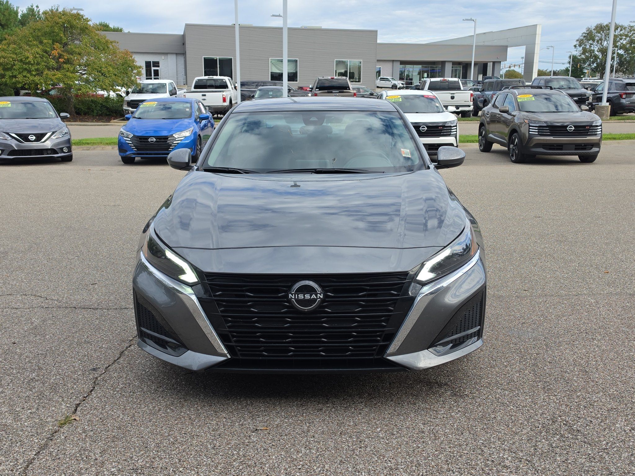 Used 2023 Nissan Altima 2.5 SV AWD/4WD image 2