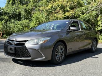 Used 2016 Toyota Camry SE image 1