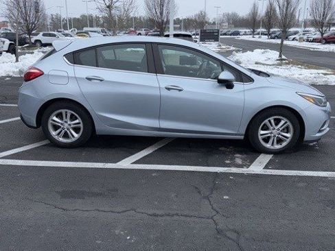 Used 2017 Chevrolet Cruze LT image 4