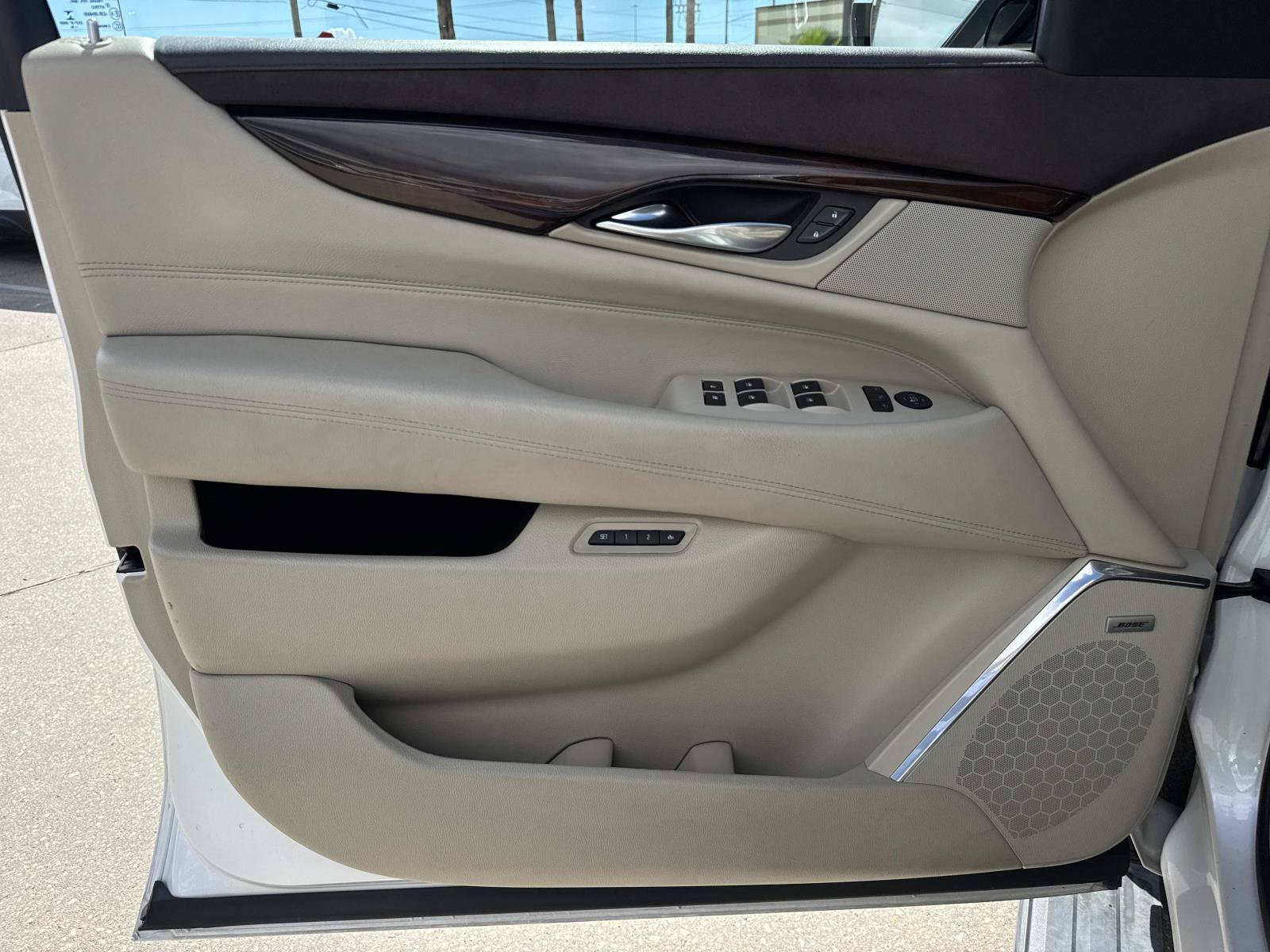 Used 2016 Cadillac Escalade ESV Premium AWD/4WD image 19
