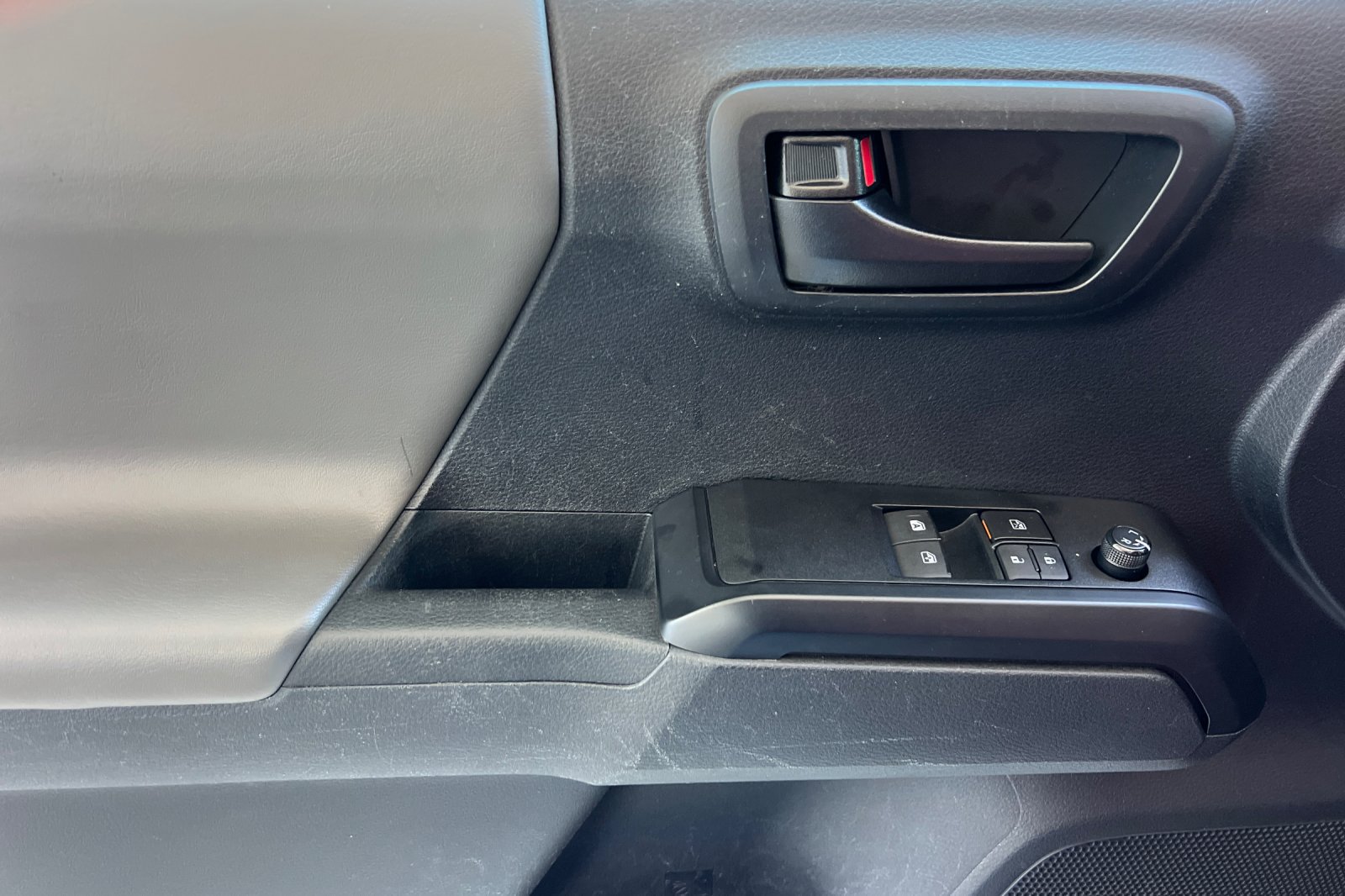 Used 2020 Toyota Tacoma SR w/ SX Package RWD image 14