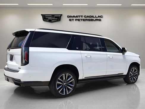 Certified 2022 Cadillac Escalade ESV Sport w/ Touring Package AWD/4WD image 5