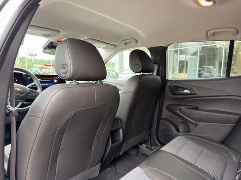 Used 2025 Chevrolet Trax LT FWD image 16