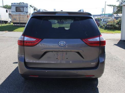 Used 2016 Toyota Sienna XLE w/ XLE Navigation Package FWD image 6