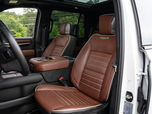 Used 2024 GMC Yukon Denali Ultimate AWD/4WD image 27