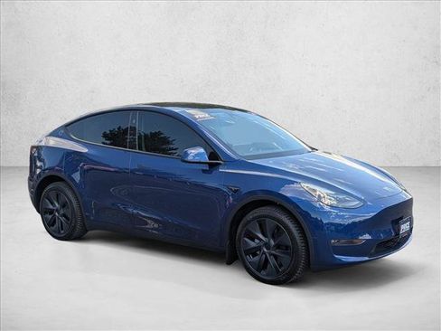 Used 2024 Tesla Model Y Long Range AWD/4WD image 3