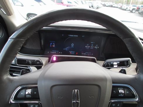 Used 2022 Lincoln Navigator Reserve image 27