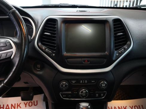 Used 2015 Jeep Cherokee Trailhawk w/ Leather Interior Group AWD/4WD image 16