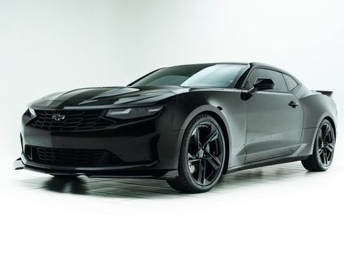 Used 2021 Chevrolet Camaro LT RWD image 8